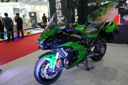 Kawasaki Ninja H2 SX SE Photos - Auto Expo 2018 Images