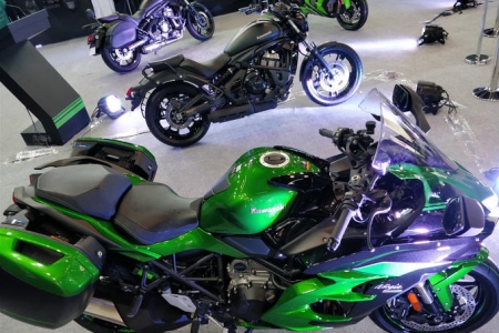 Kawasaki Ninja H2 SX SE Photos - Auto Expo 2018 Images
