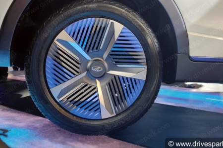 Mahindra eXUV300 Photos - Auto Expo 2020 Images