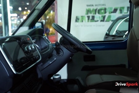 2023 Tata Winger Photos - Auto Expo 2023 Images