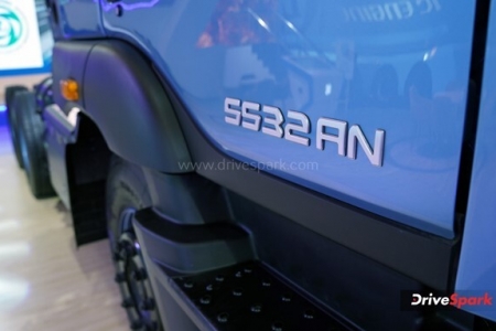 Ashok Leyland A6 LNG 6X4 Tractor Photos - Auto Expo 2023 Images