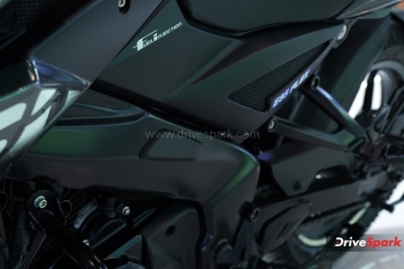 Bajaj Pulsar NS160 Flex Fuel Photos - Auto Expo 2023 Images