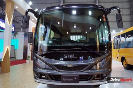 SML Isuzu Executive LX Photos - Auto Expo 2023 Images