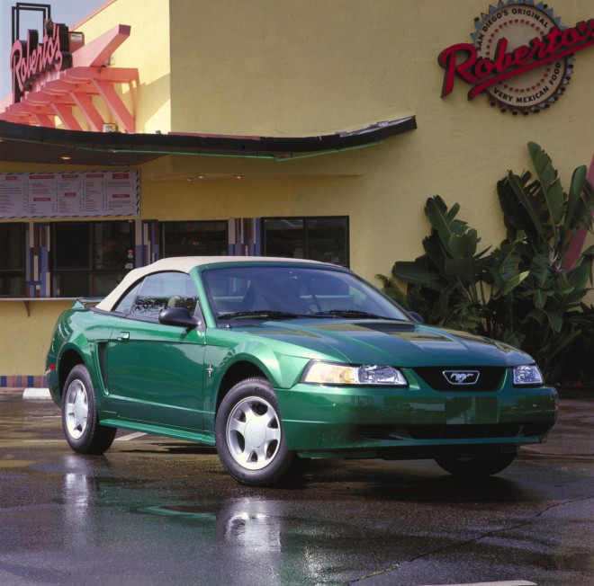 2000 Ford Mustang Wallpapers