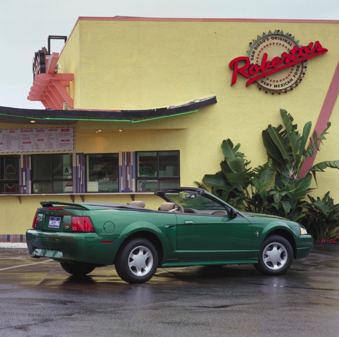 2000 Ford Mustang Wallpapers