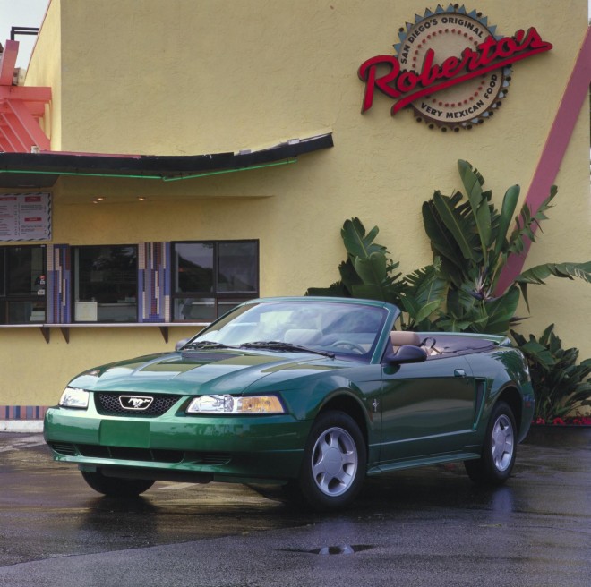 2000 Ford Mustang Wallpapers