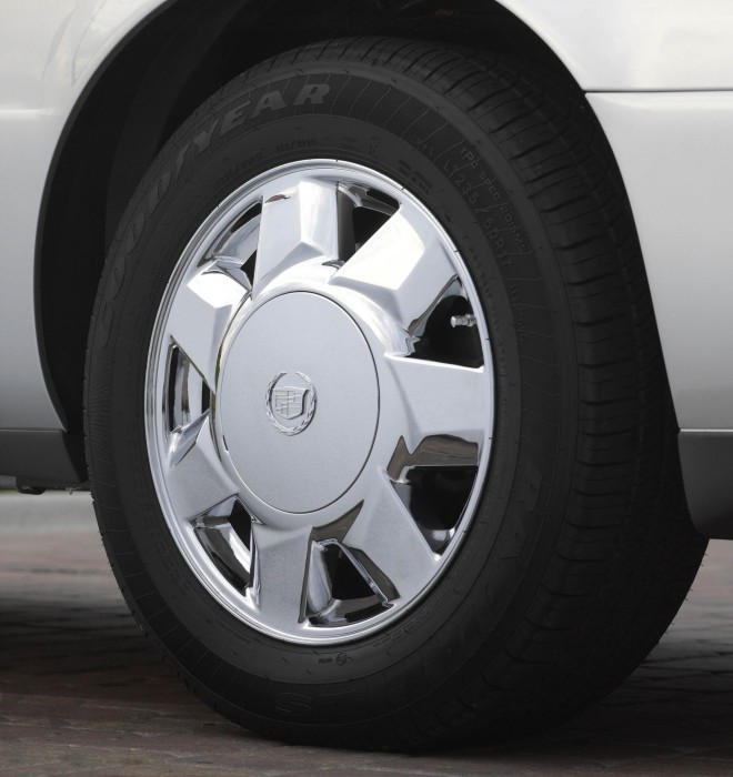 2004 Cadillac DeVille Wallpapers