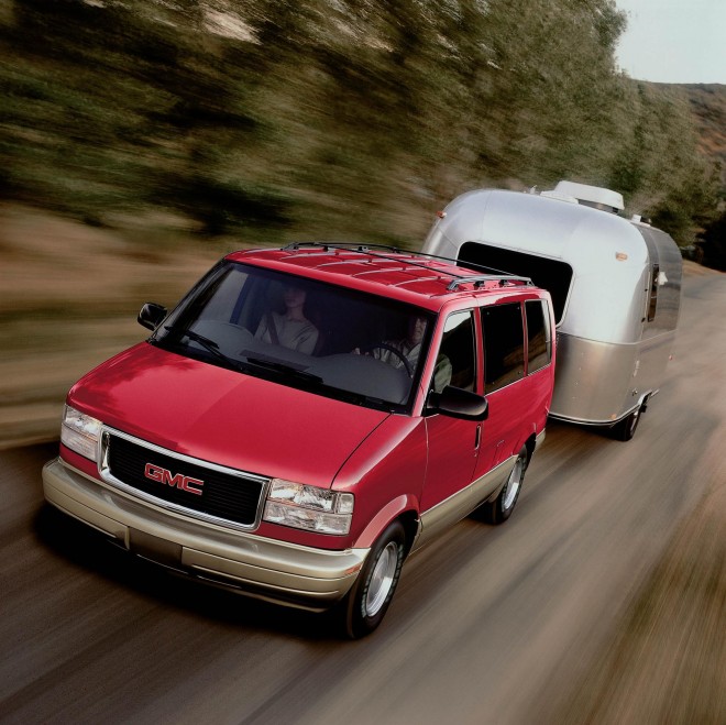 2004 GMC Safari Wallpapers