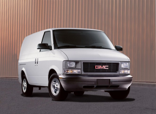 2004 GMC Safari Wallpapers
