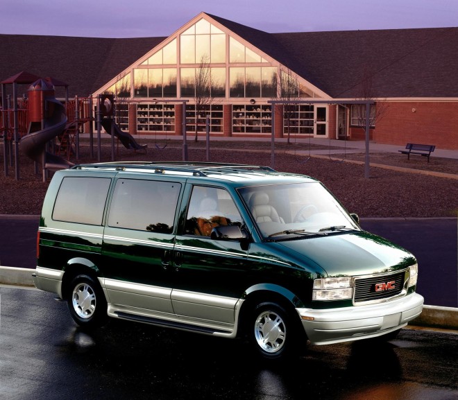 2004 GMC Safari Wallpapers