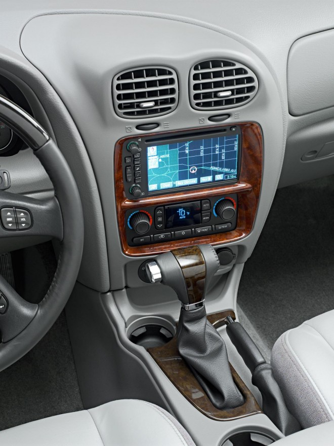 2005 Buick Rainier Wallpapers