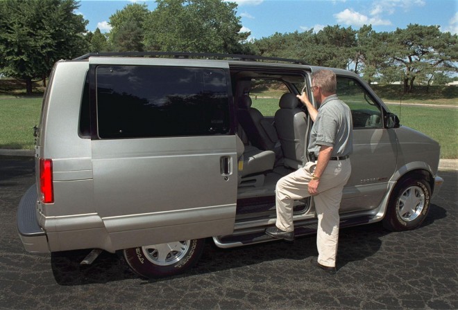 2005 GMC Safari Wallpapers