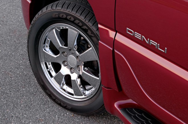 2005 GMC Yukon Wallpapers