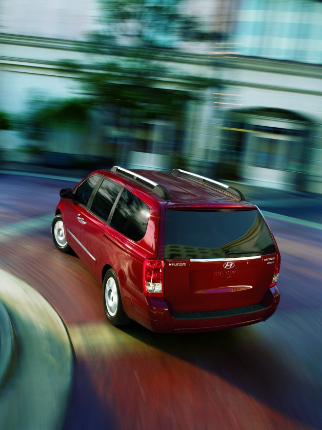2008 Hyundai Entourage Wallpapers