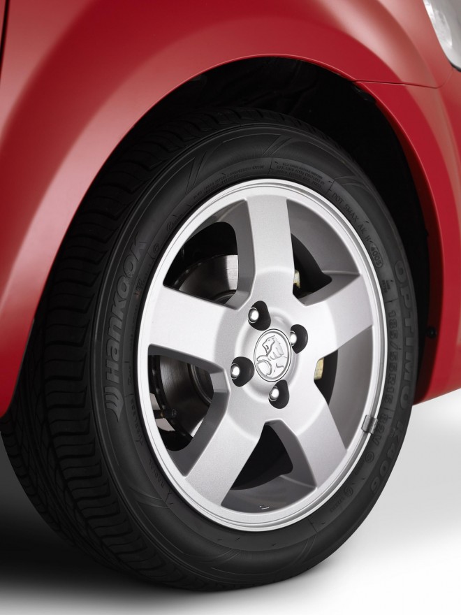 2009 Holden Barina Wallpapers