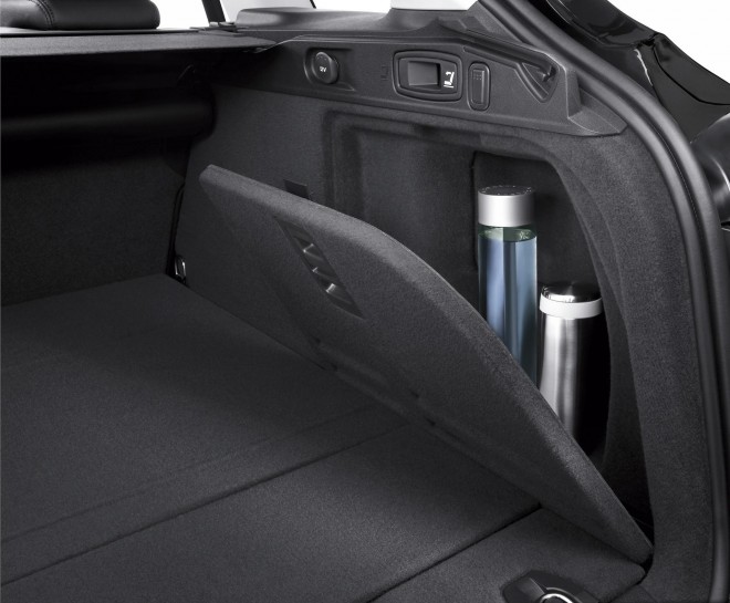 2009 Renault Laguna Black Edition Wallpapers