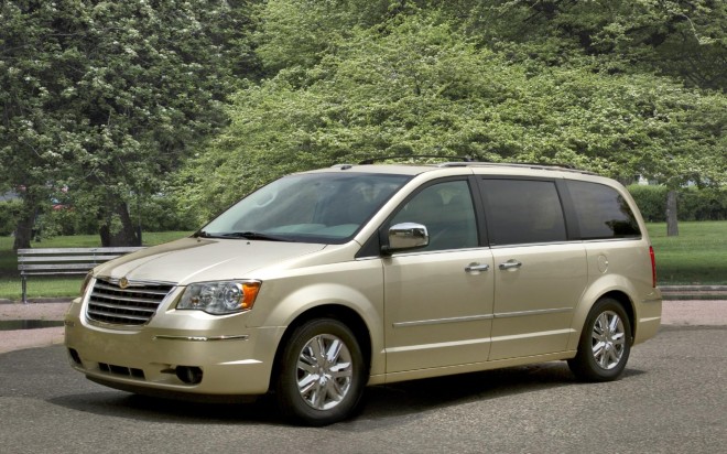 2010 Chrysler Town & Country Wallpapers
