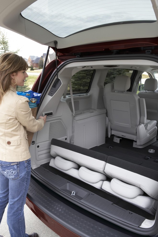 2010 Dodge Grand Caravan Wallpapers