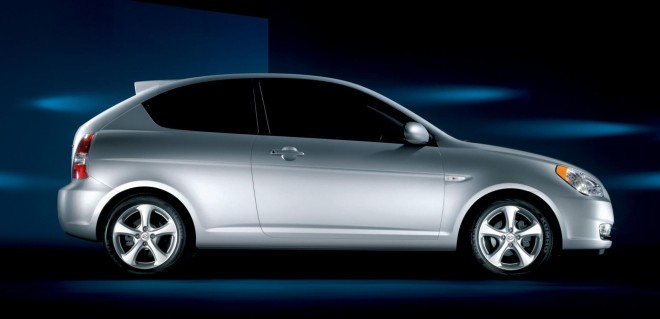 2010 Hyundai Accent Wallpapers