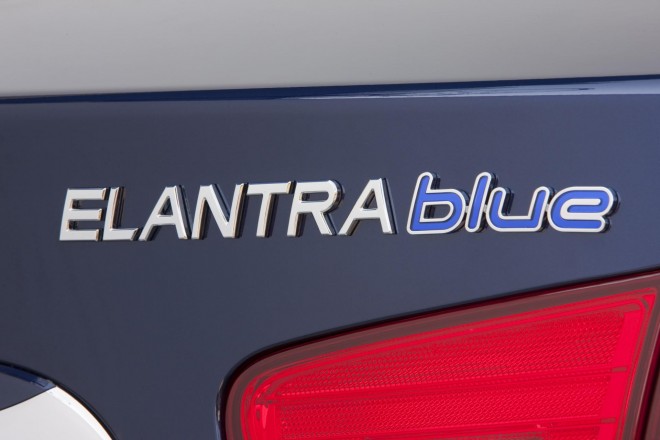 2010 Hyundai Elantra Blue Wallpapers