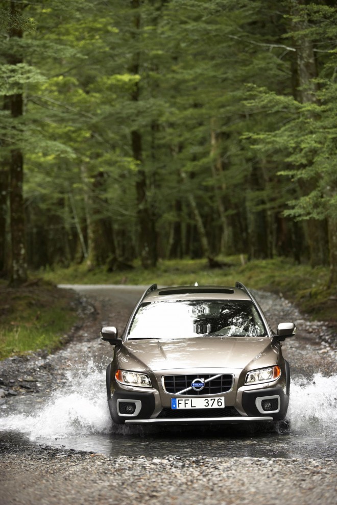 2010 Volvo XC70 Wallpapers