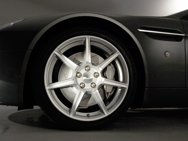 2011 Aston Martin Vantage GT3 Wallpapers