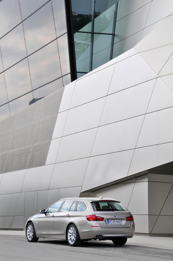 2011 BMW 5 Series Touring Wallpapers