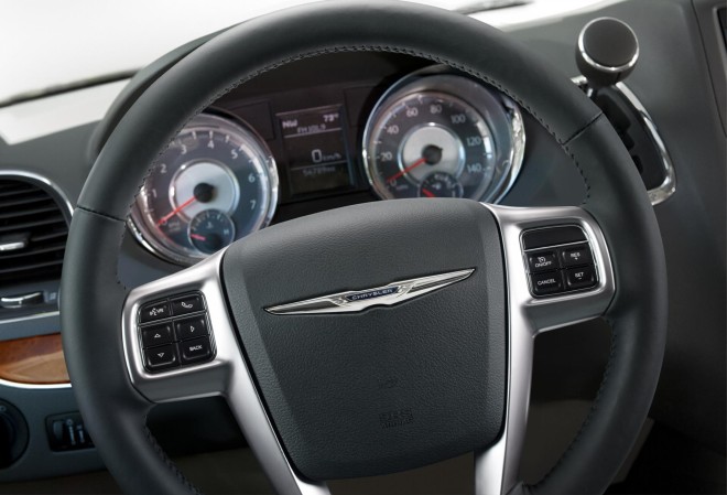 2011 Chrysler Town & Country Wallpapers