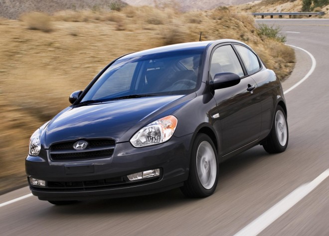 2011 Hyundai Accent Wallpapers
