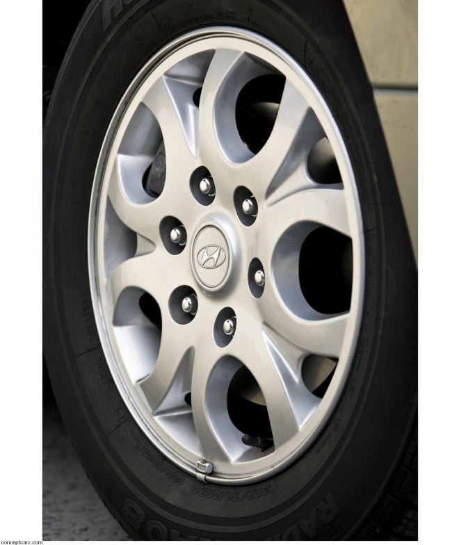 2011 Hyundai i800 Wallpapers