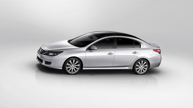 2011 Renault Latitude Wallpapers
