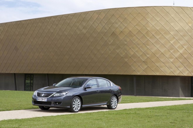 2011 Renault Latitude Wallpapers