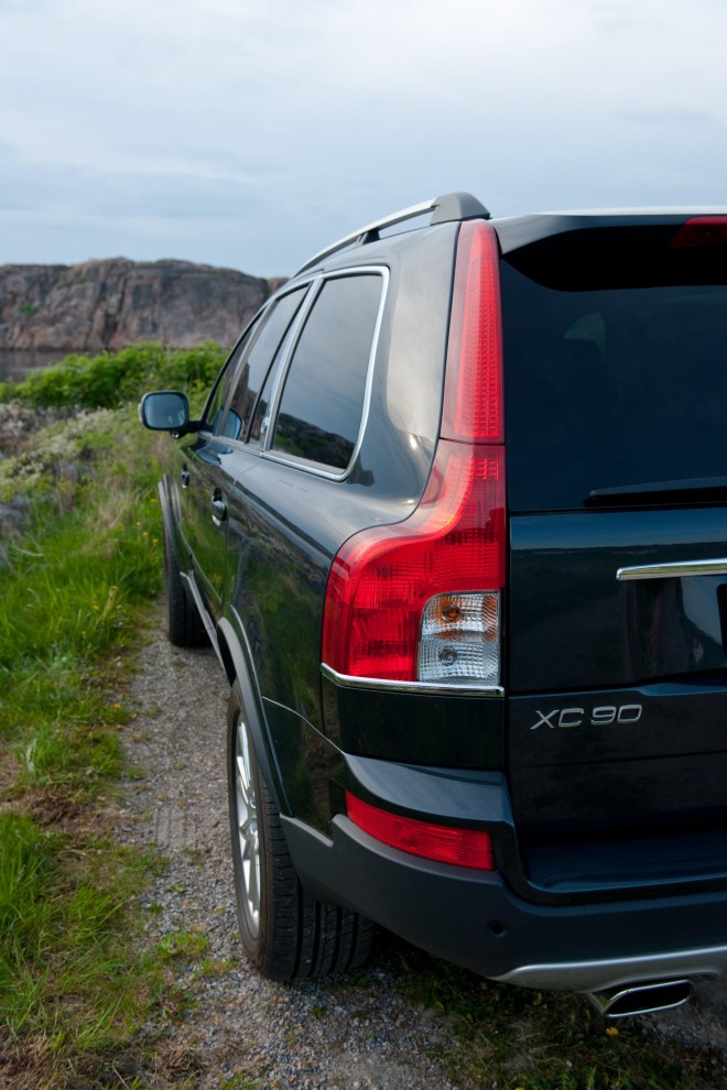 2011 Volvo XC90 Wallpapers
