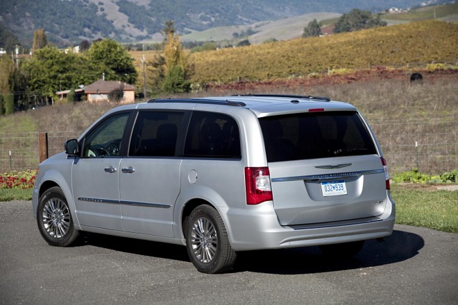2012 Chrysler Town & Country Wallpapers