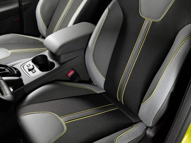 2012 Ford Focus Wagon Wallpapers