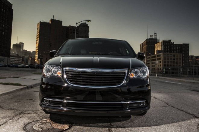 2013 Chrysler Town & Country S Wallpapers