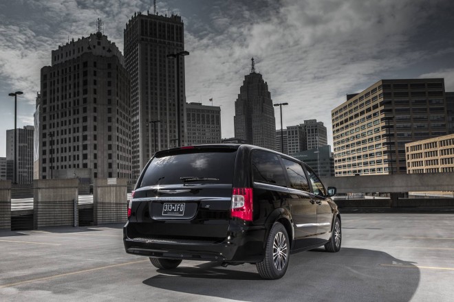 2013 Chrysler Town & Country S Wallpapers