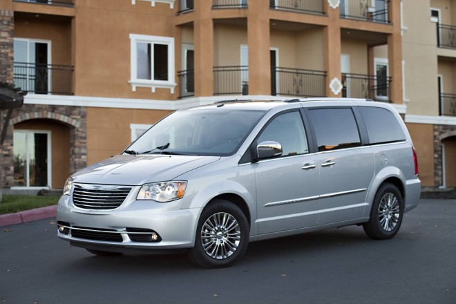 2013 Chrysler Town & Country Wallpapers