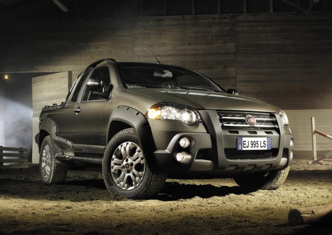 2013 Fiat Strada Wallpapers