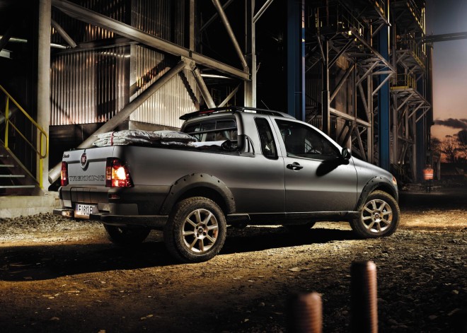 2013 Fiat Strada Wallpapers