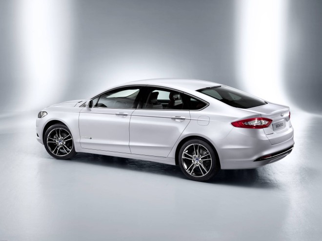 2013 Ford Mondeo Wallpapers