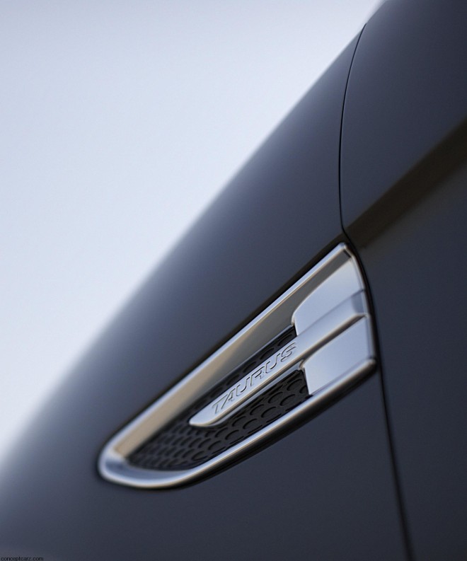 2013 Ford Taurus Wallpapers