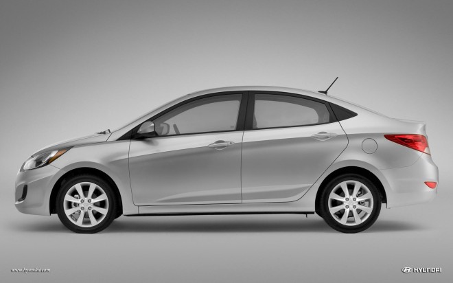 2013 Hyundai Accent Wallpapers