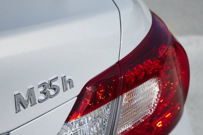 2013 Infiniti M35h Wallpapers