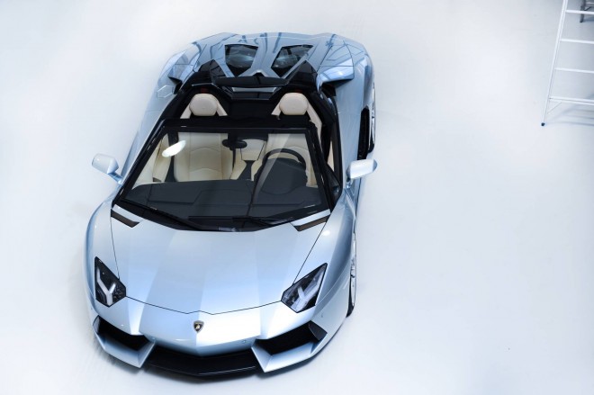 2013 Lamborghini Aventador LP 700-4 Roadster Wallpapers
