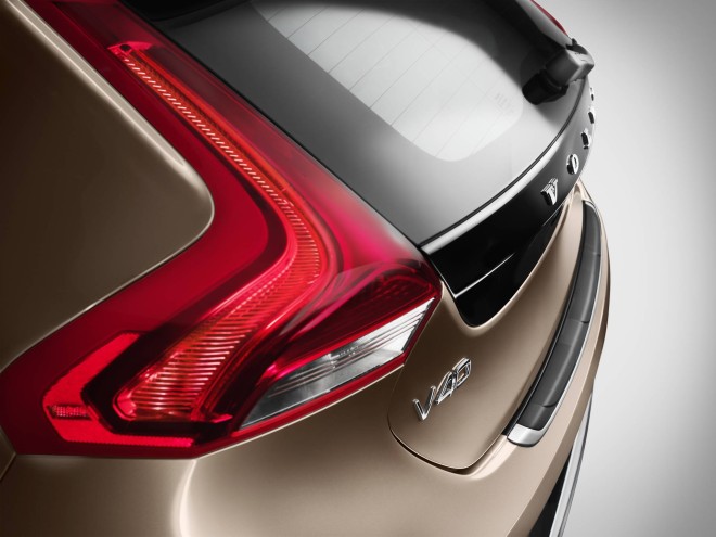 2013 Volvo V40 Cross Country Wallpapers