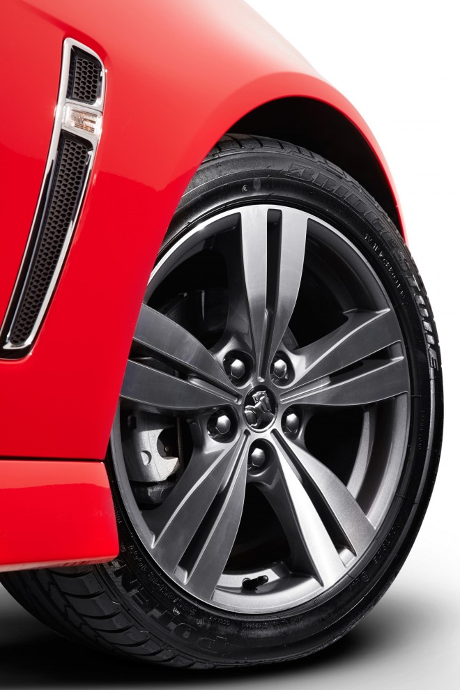 2014 Holden VF Commodore Sportwagon SV6 Wallpapers