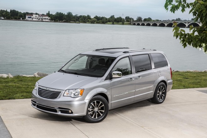 2015 Chrysler Town & Country Wallpapers