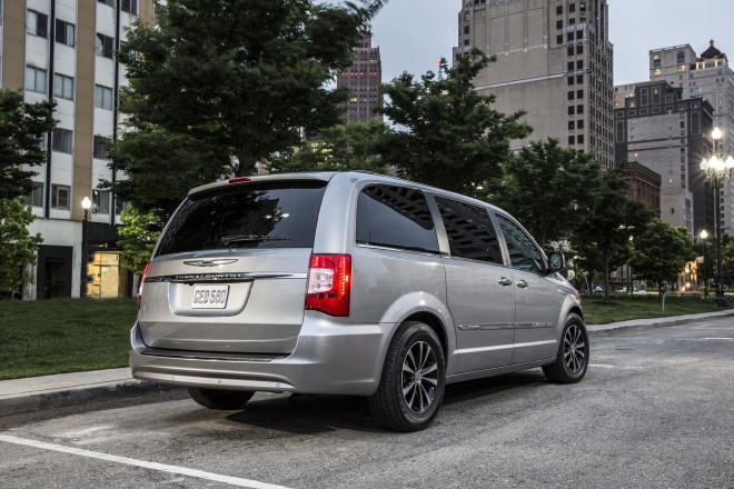 2015 Chrysler Town & Country Wallpapers