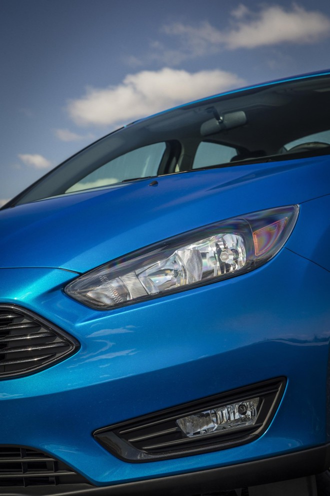 2015 Ford Focus Sedan Wallpapers